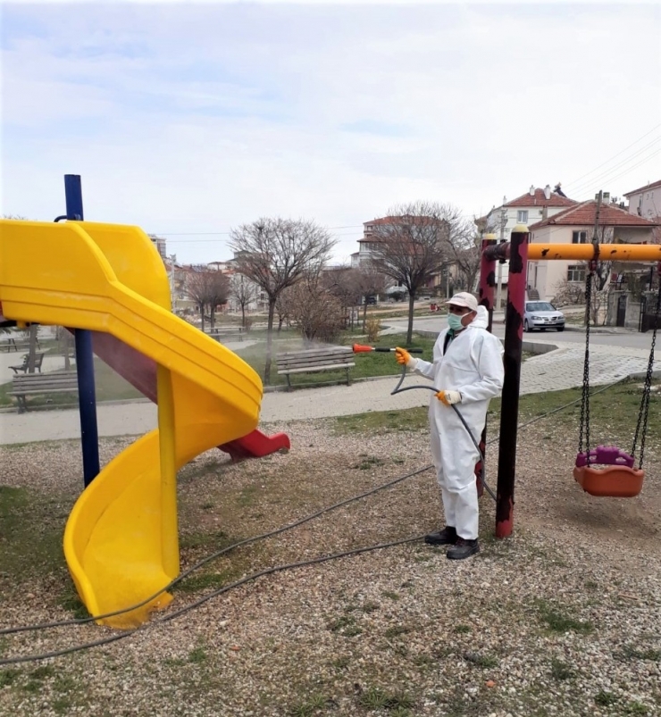 Karaman Belediyesi Dezenfekte Ve Rutin Çalışmalara Devam Ediyor