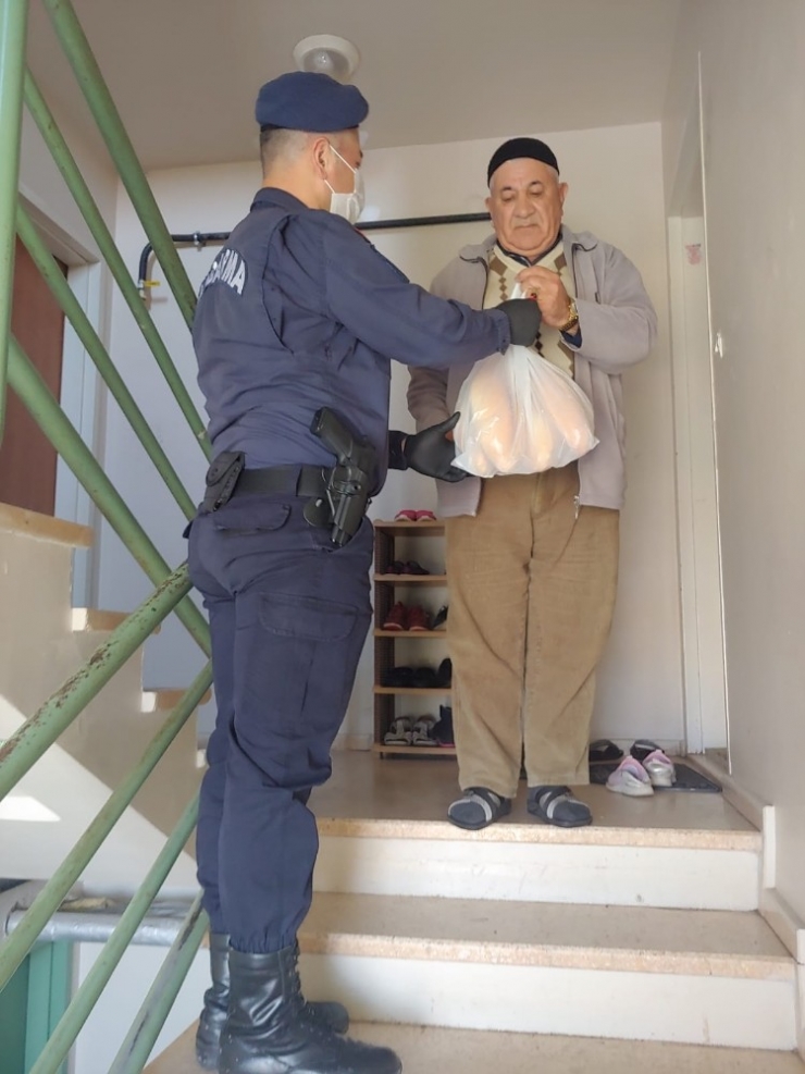 Jandarma Yalnız Bırakmıyor