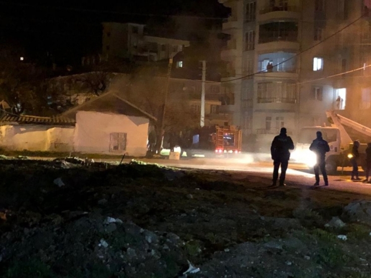 Müstakil Ev Alev Alev Yandı