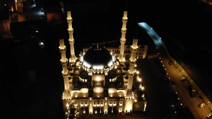 Kırıkkale’deki Tüm Camilerden Dua Sesleri Yükseldi