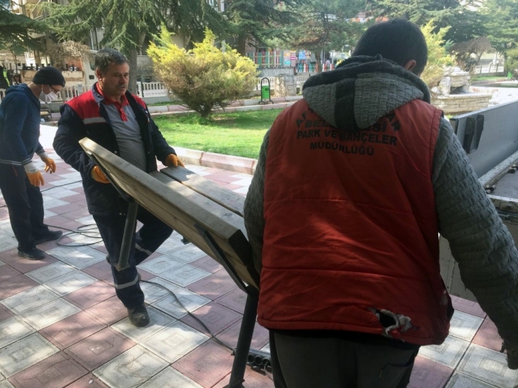 Afyonkarahisar’da Parklar Bulunan Banklar Toplandı