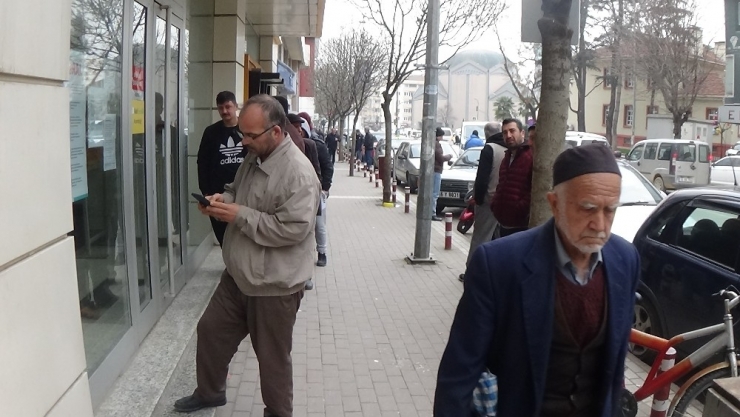 İnegöl’de Yaşlılar Evlerinde Durmuyor