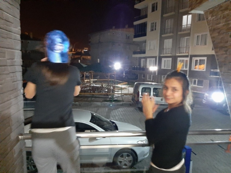 Van’da Sağlık Çalışanlarına Alkışlı Destek