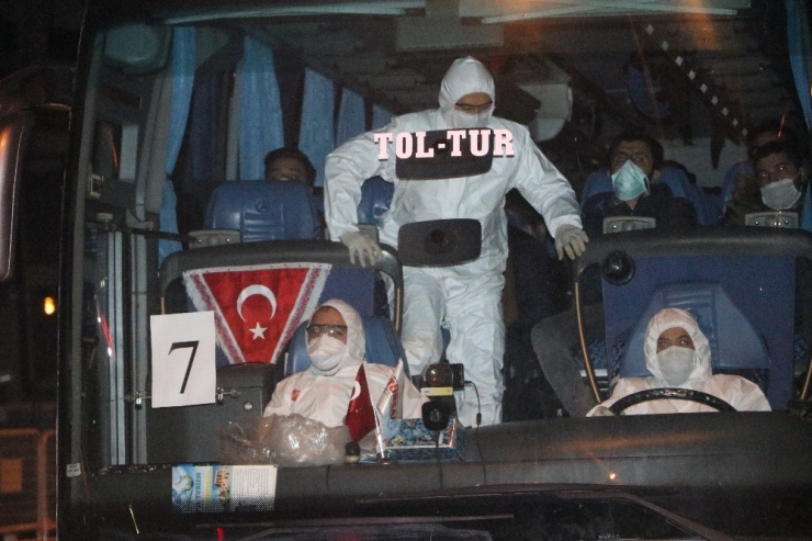 Kktc İle Lübnan’dan Gelen Öğrenci Ve Tır Şoförleri Mersin’de Karantinaya Alındı