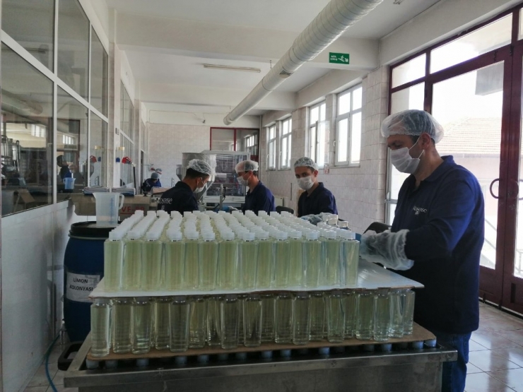 Yurt Dışından Gelen Kolonya Taleplerini Askıya Aldılar, Yurt İçine Üretiyorlar