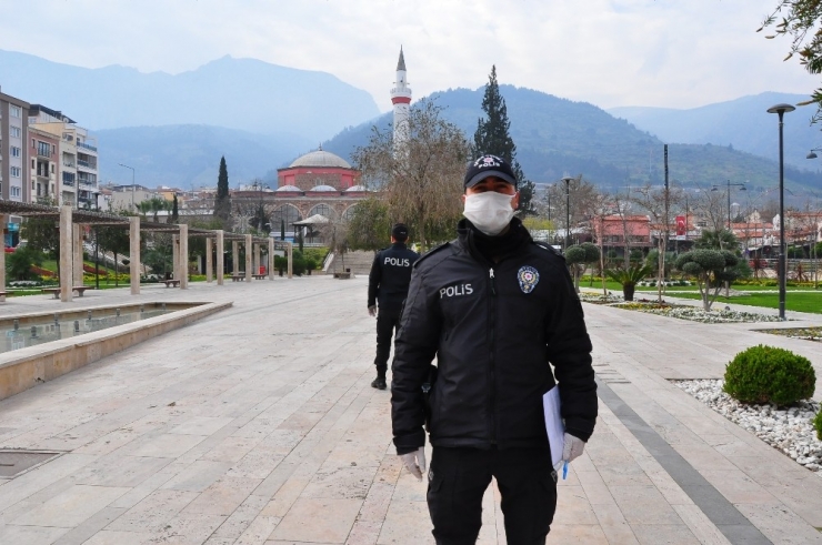 Manisa’daki Parklarda Polis Nöbeti