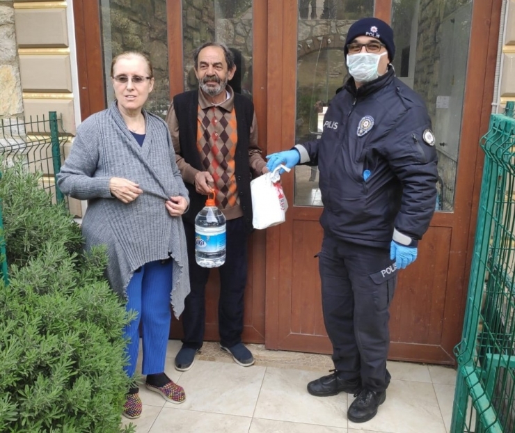 Datça Polisi İhtiyaç Sahiplerinin Yardımına Koştu