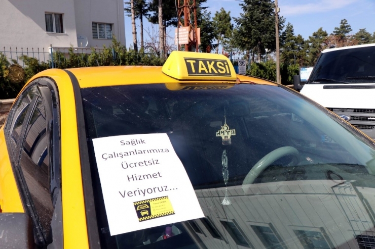 Sağlık Çalışanlarına Ücretsiz Taksi Hizmeti Veriyor