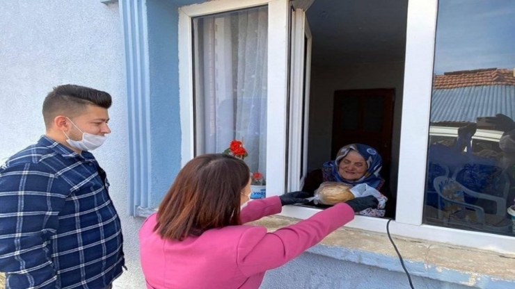 Pazaryeri’nde Vefa Sosyal Destek Grubu Vatandaşların İhtiyaçlarını Karşılıyor