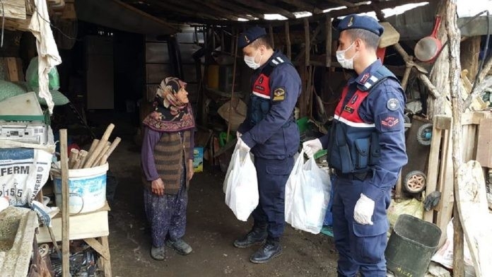 Pazaryeri’nde Vefa Sosyal Destek Grubu Vatandaşların İhtiyaçlarını Karşılıyor