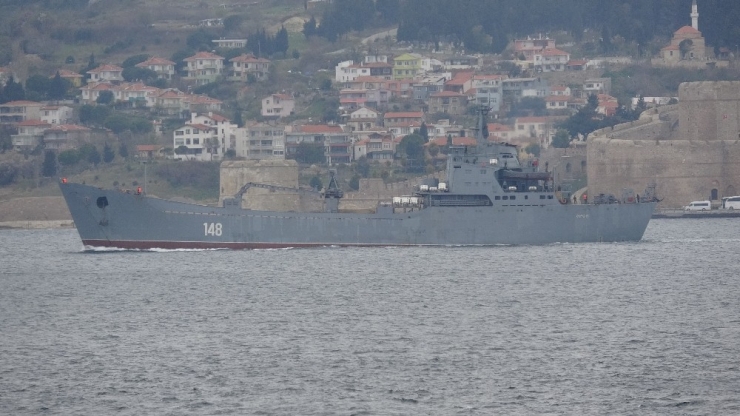 Rus Savaş Gemisi Çanakkale Boğazı’ndan Geçti
