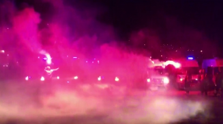 112 Ekiplerinden Tüm Türkiye İçin Sirenli, Havai Fişekli Moral Alkışı