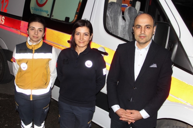 Görevdeki Anne Ve Babalarını Evde Bekleyen Çocukların Annesi De "Evde Kalın" Çağrısı Yaptı