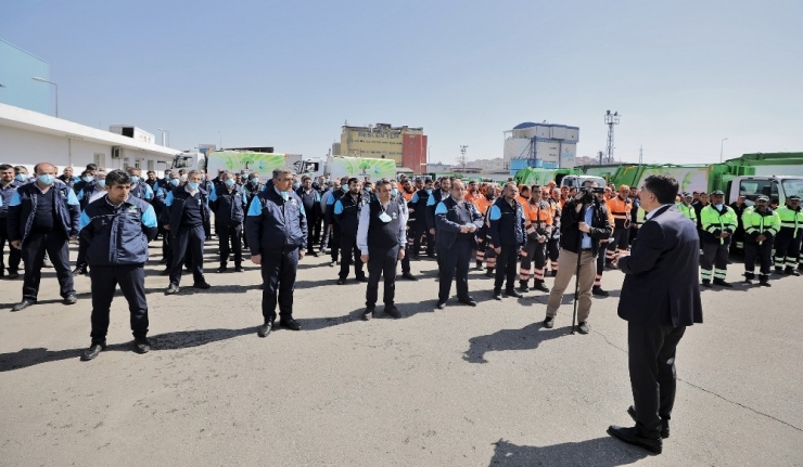 Şehitkamil’de Belediye Personellerine Büyük Jest