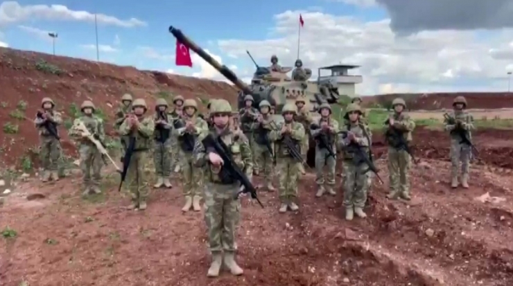 Suriye’deki Mehmetçikten Sağlıkçılara Selam