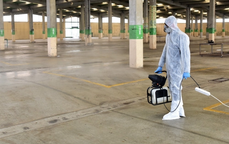 Kapalı Pazar Alanları İlaçlanıyor