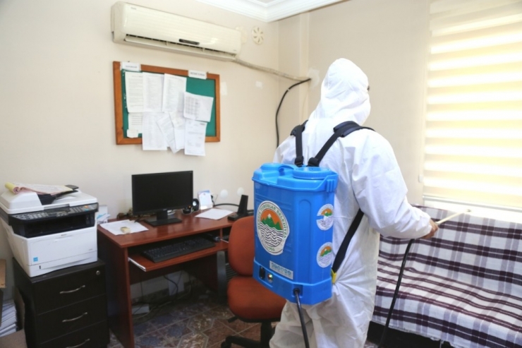 Toroslar’da Dezenfekte Çalışmaları Devam Ediyor