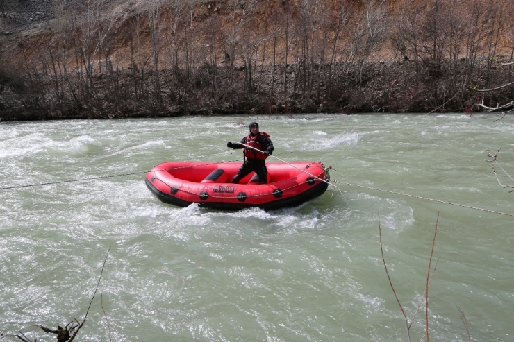 Munzur Çayına Düşen Uzman Çavuş, İki Farkı Noktada Aranıyor