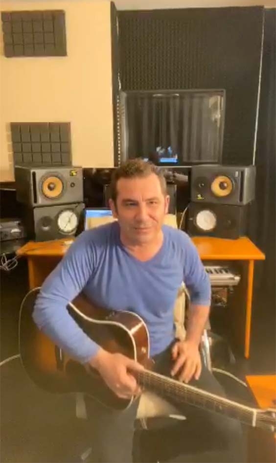 Ferhat Göçer’den "Evde Kal" Çağrısına Konserli Destek