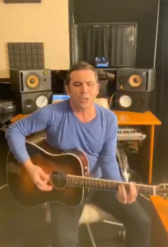 Ferhat Göçer’den "Evde Kal" Çağrısına Konserli Destek