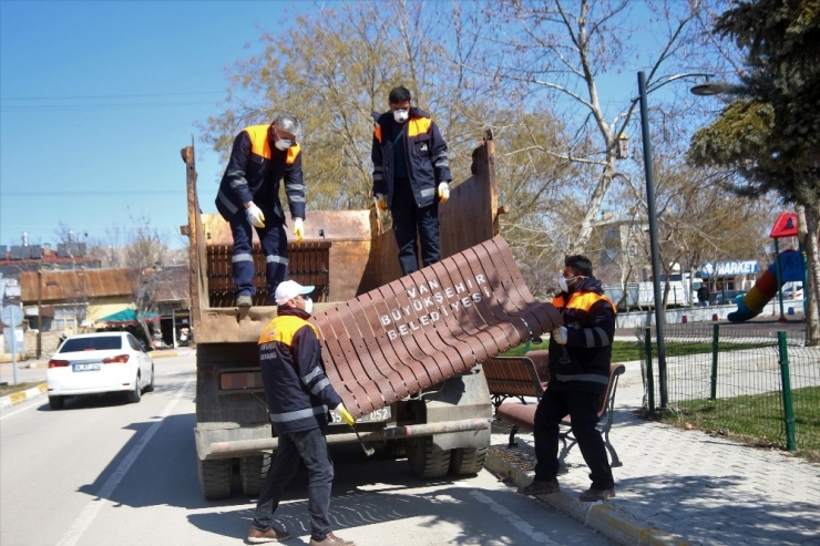 Van’daki Banklar Söküldü