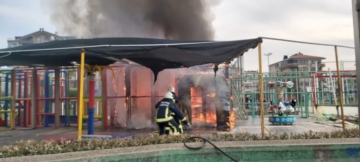 Yalova’da Oyun Parkı Alev Aldı