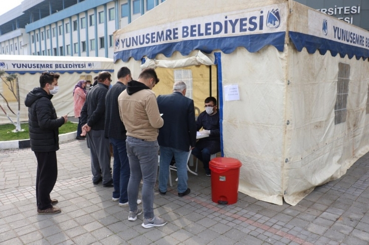 Hastaların İlk Kontrolleri Çadırlarda Yapılıyor