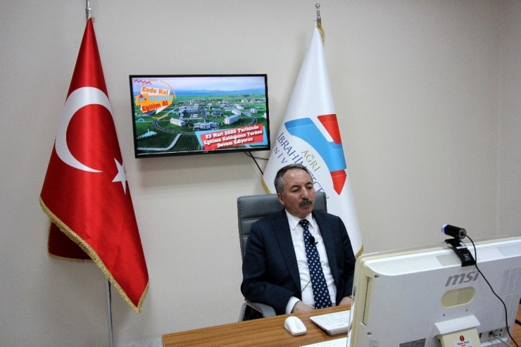 Aiçü’de Uzaktan Eğitimin İlk Dersini Rektör Prof. Dr. Karabulut Yaptı
