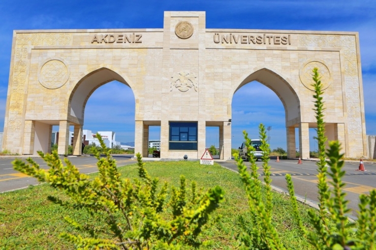 Akdeniz Üniversitesi’nde Uzaktan Eğitim Başladı