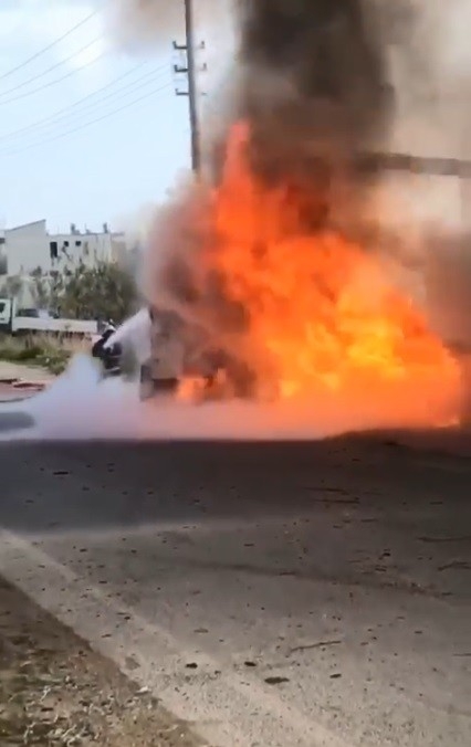 Nakliye Tırı Cayır Cayır Yandı