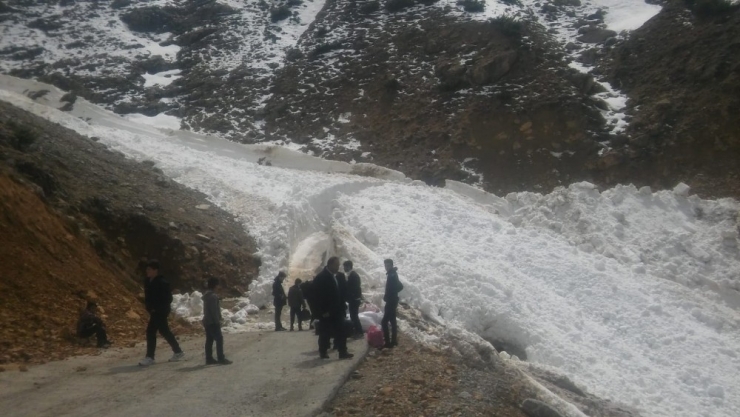 Batman’da Köy Yoluna Çığ Düştü