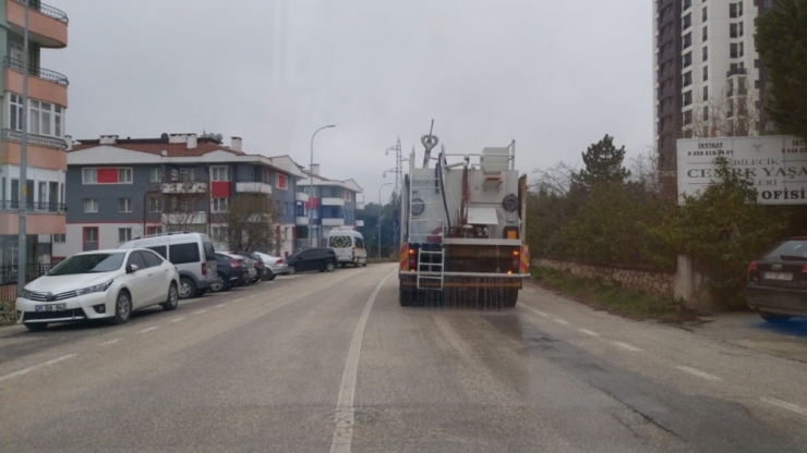 Bilecik’te Bütün Mahalle Dezenfektan İçerikli Su İle Yıkanıyor