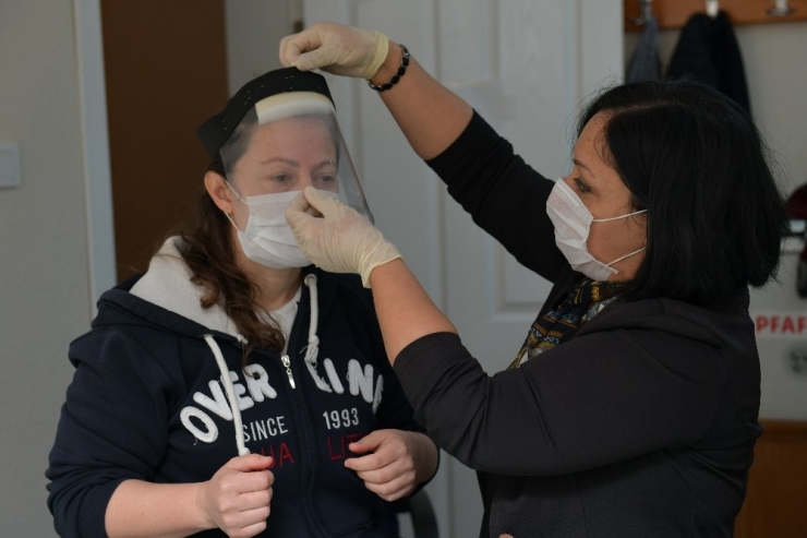 Doktorların Yüz Siperliği Çiğli Belediyesinden