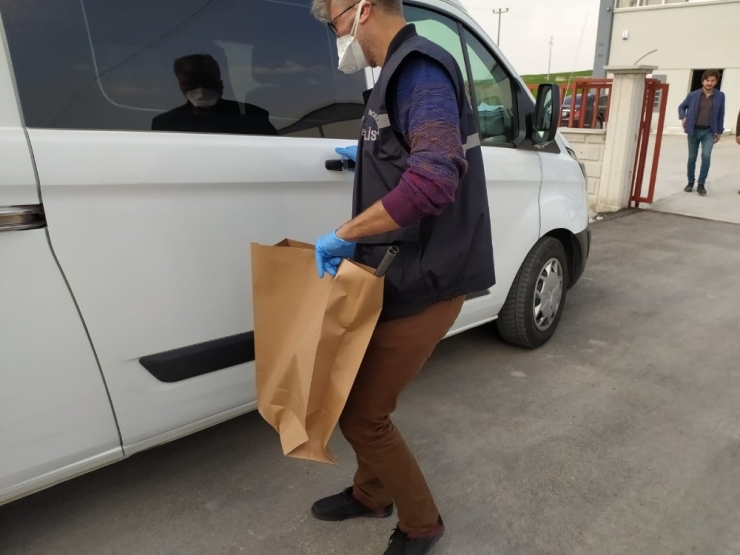 Silahla Fabrika Basıp Kaçtılar, Sonra Geri Gelip Polise Teslim Oldular