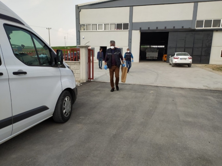 Silahla Fabrika Basıp Kaçtılar, Sonra Geri Gelip Polise Teslim Oldular