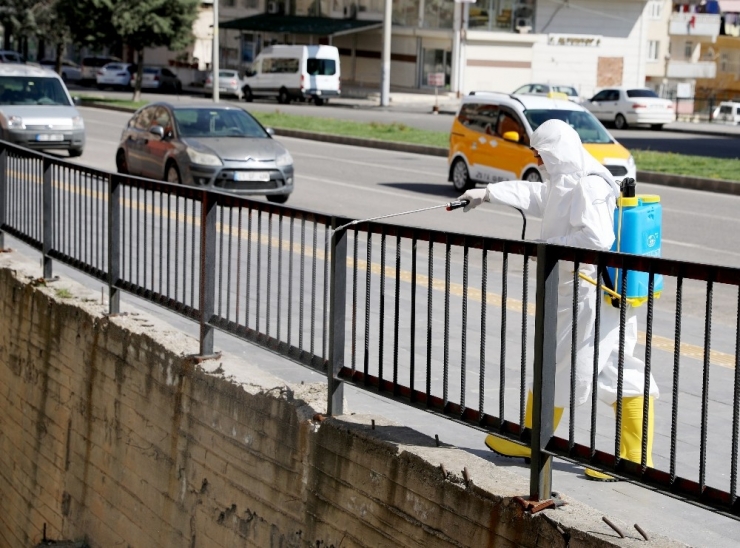 Diyarbakır’da Dezenfekte Çalışmaları Aralıksız Sürüyor