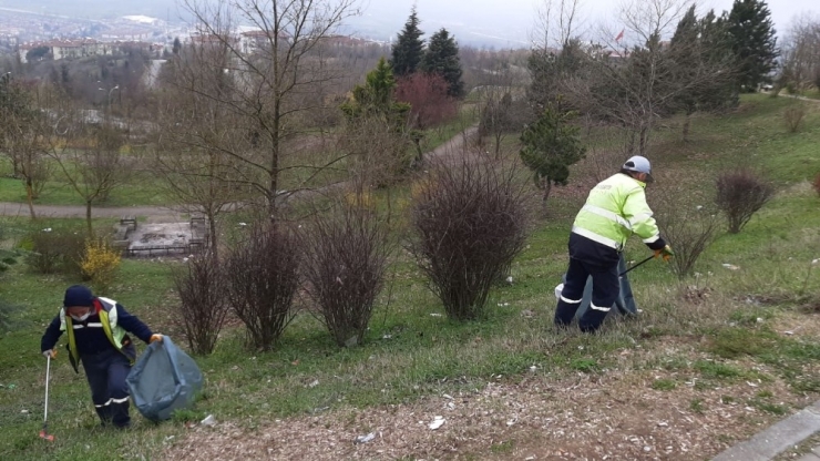 Park Ve Bahçelerin Temizliği Yapıldı