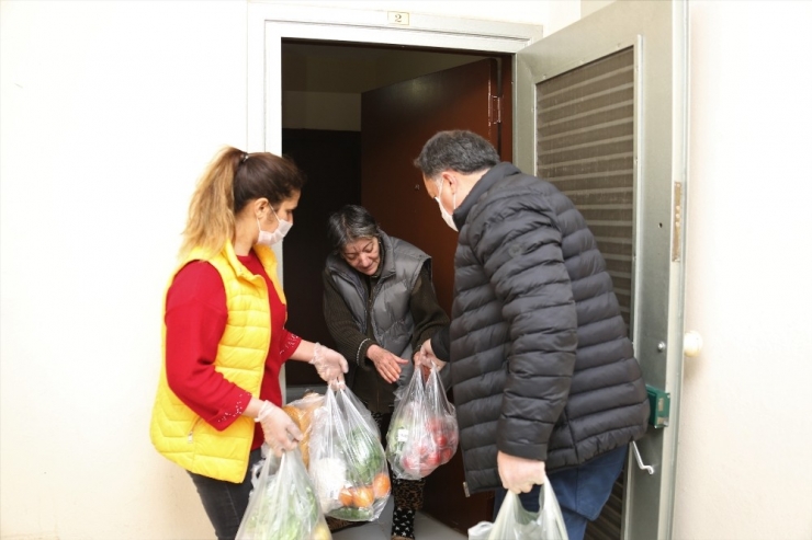 Erdemli’de 65 Yaş Üstü Vatandaşlara ’Limon Çiçeği’ Desteği