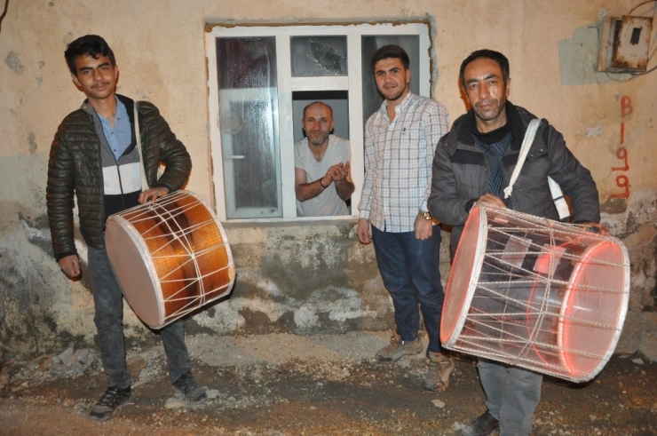 Sağlık Çalışanlarına Davullu Destek