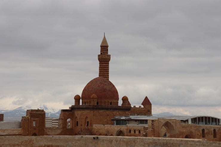 İshak Paşa Sarayı Korona Virüs Tedbirleri Kapsamında Ziyaretçilere Kapatıldı