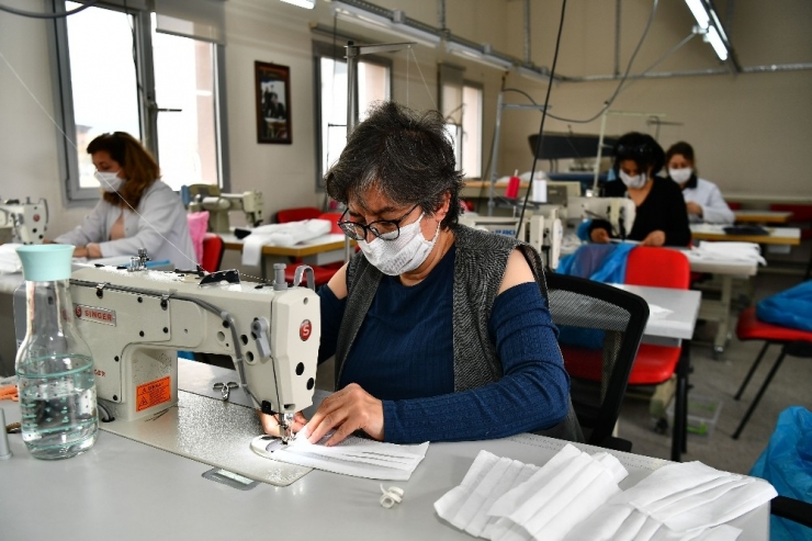 İzmir Büyükşehir Maske Üretmeye Başladı