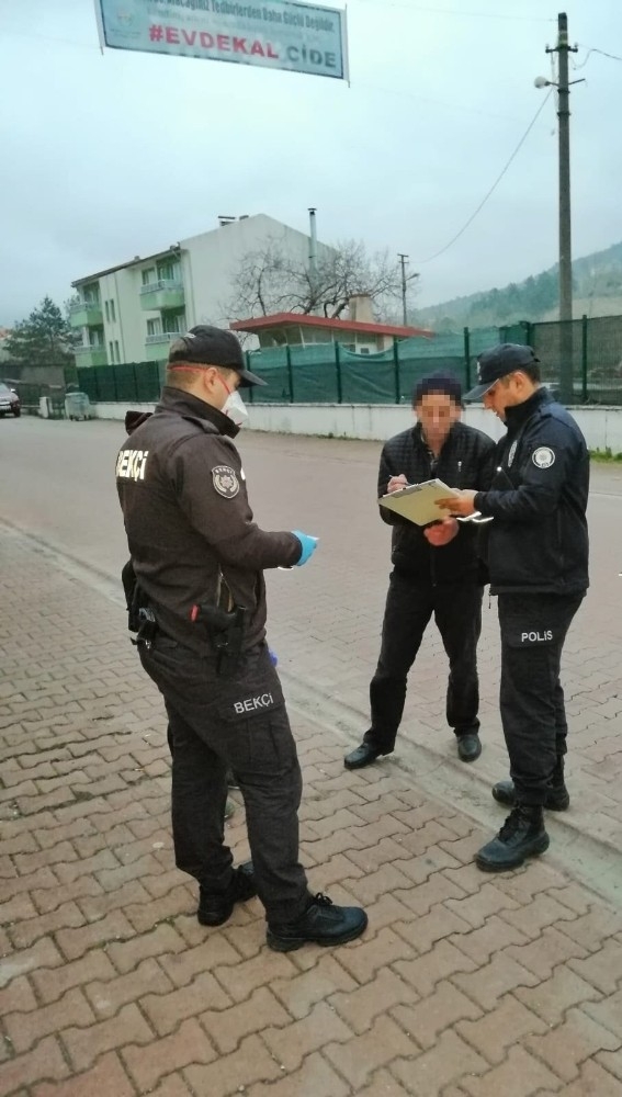 Kastamonu’da Sokağa Çıkma Yasağına Uymayan 14 Kişiye Para Cezası