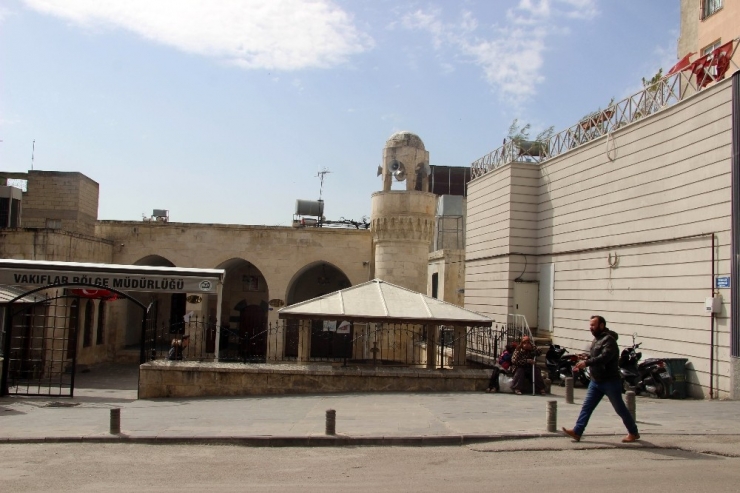 65 Yaş Üzerindekilere Türkçe Ve Arapça Anonslar İle Dışarı Çıkmayın Uyarısı