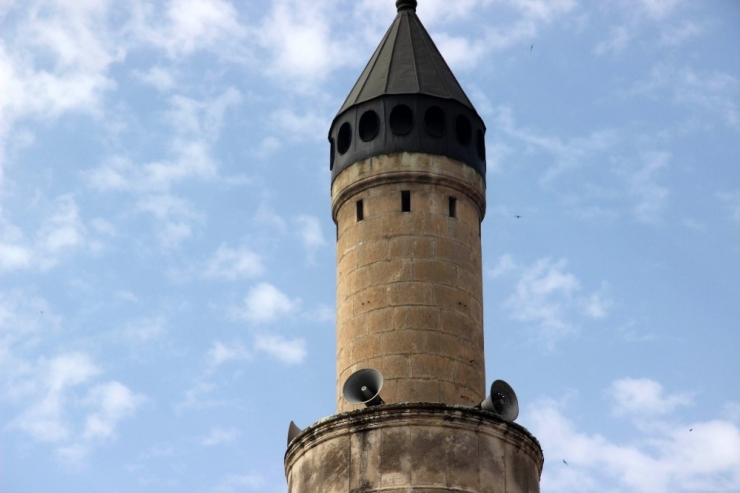 65 Yaş Üzerindekilere Türkçe Ve Arapça Anonslar İle Dışarı Çıkmayın Uyarısı