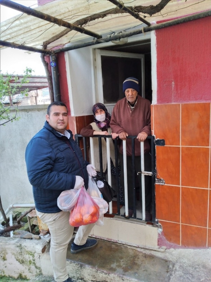 Koçarlı Belediyesi Sokağa Çıkamayanların Yardımına Koştu