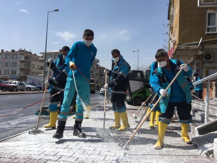 Kocasinan’da 130 Personel İle Mahalleler Dezenfekte Ediliyor