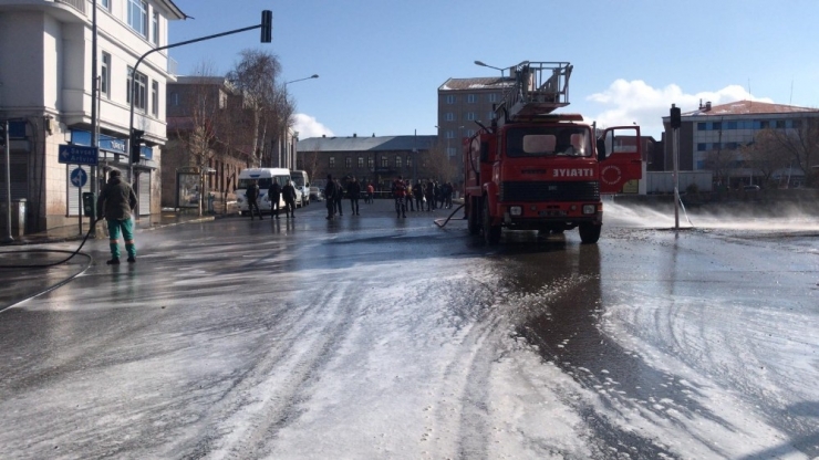 Ardahan’ın Cadde Ve Sokakları Yıkanıyor