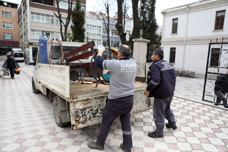 İlkadım’da Korona Virüsüne Karşı Banklar Söküldü