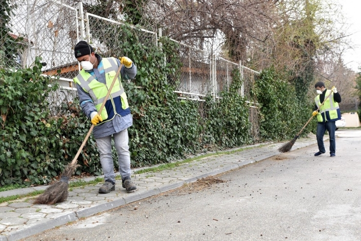 Mahalle Temizliği Devam Ediyor