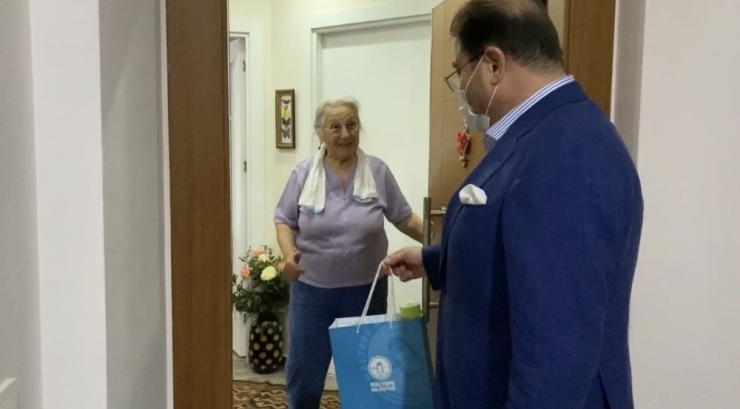 Belediye Başkanı Ali Kılıç Kapı Kapı Dolaşıp Yaşlıların İhtiyaçlarını Sordu